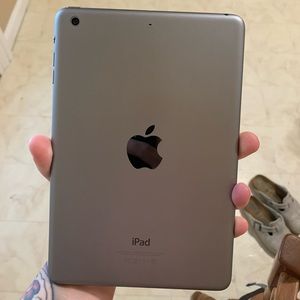 iPad Mini 2 WITHOUT Charger